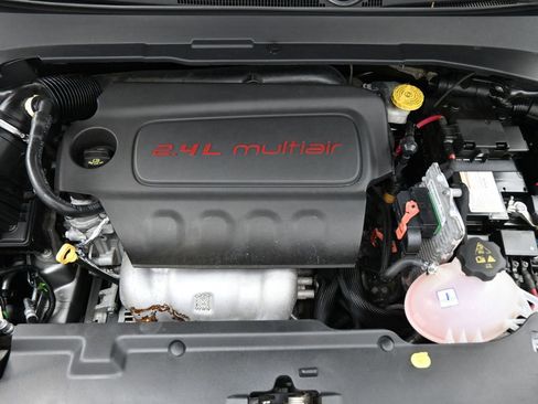 Used 2018 Jeep Compass Latitude w/ Popular Equipment Group image 17