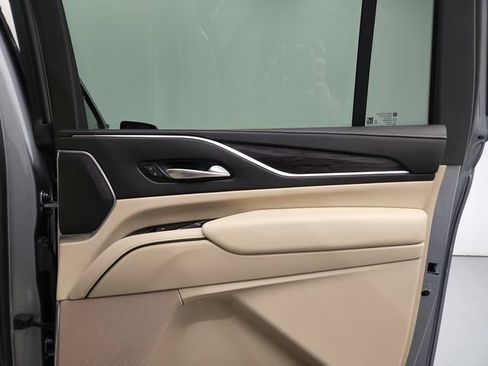 Used 2023 Cadillac Escalade ESV Premium Luxury AWD/4WD image 41