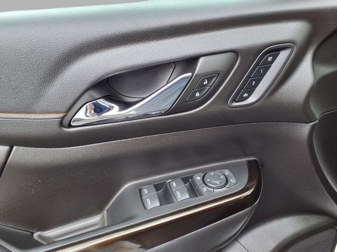 Used 2023 GMC Acadia AT4 w/ Technology Package image 18