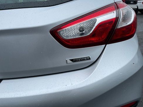 Used 2018 Chevrolet Cruze Premier FWD image 6