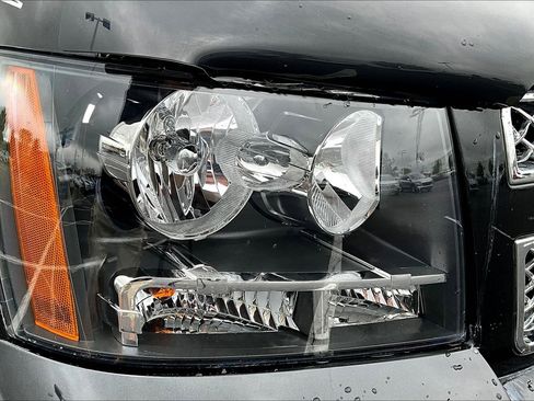 Used 2010 Chevrolet Avalanche LTZ AWD/4WD image 33