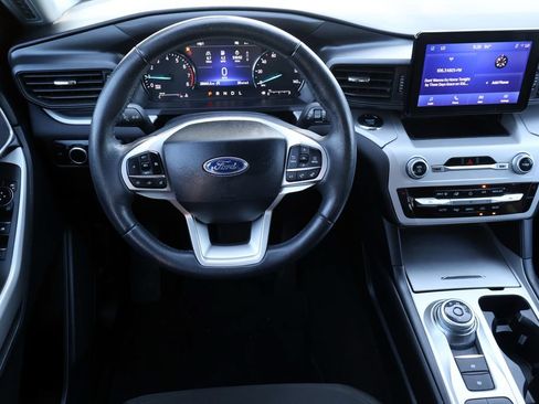 Certified 2024 Ford Explorer XLT RWD image 4