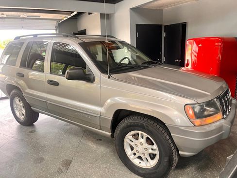 Used 2002 Jeep Grand Cherokee Laredo image 2