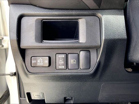 Used 2019 Toyota Tacoma TRD Sport w/ Technology Package AWD/4WD image 33