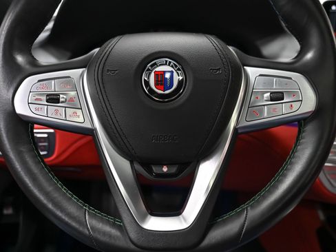 Used 2022 BMW ALPINA B7 xDrive w/ Luxury Rear Seating Package image 11