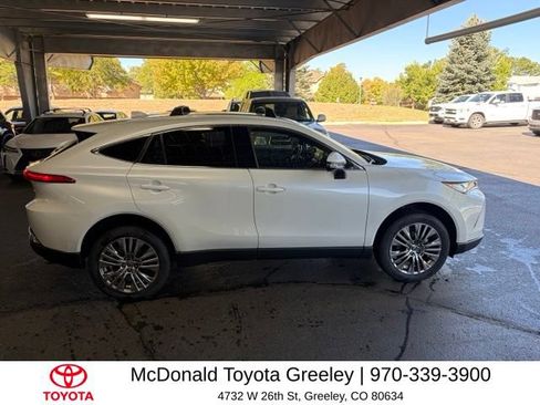 Used 2022 Toyota Venza XLE AWD/4WD image 4