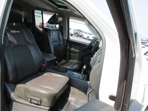 Used 2016 Nissan Frontier PRO-4X AWD/4WD image 24