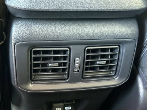 Used 2025 Toyota RAV4 XLE AWD/4WD image 15