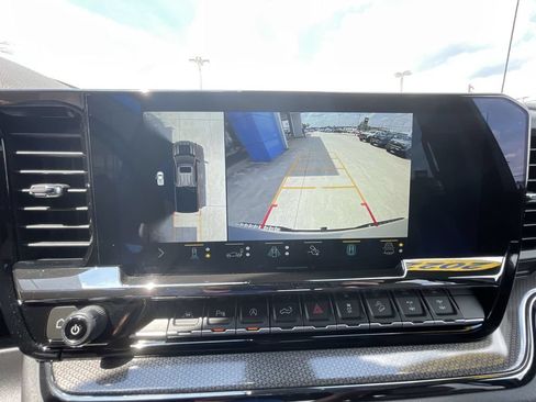 Used 2022 Chevrolet Silverado 1500 ZR2 w/ Technology Package AWD/4WD image 15