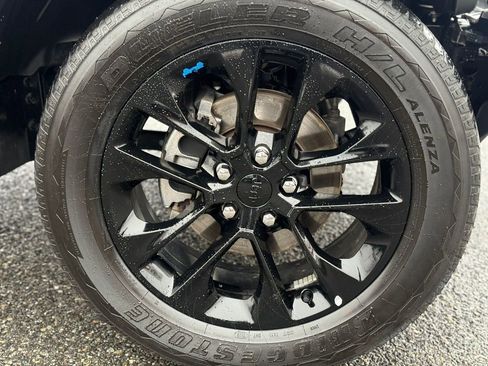 Used 2023 Jeep Wrangler Unlimited Sahara image 9