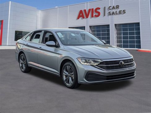 Used 2024 Volkswagen Jetta SE image 3