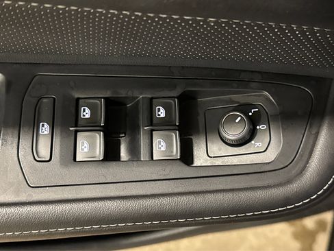 Used 2025 Volkswagen Atlas SE image 16