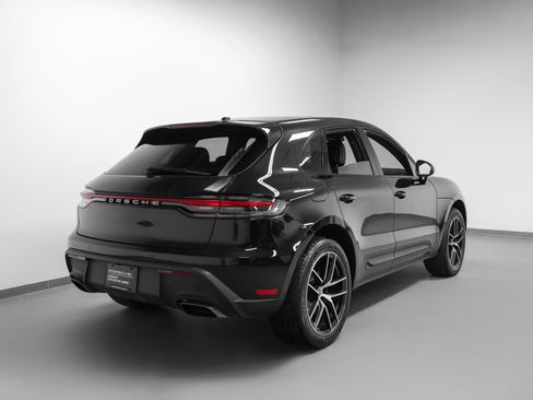 Certified 2022 Porsche Macan AWD/4WD image 12