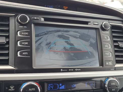 Used 2019 Toyota Highlander XLE image 12