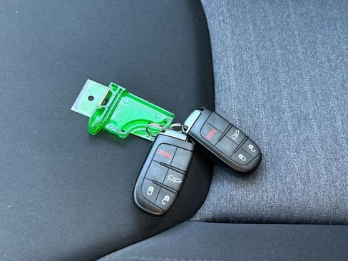 Used 2019 Chrysler 300 Touring w/ Chrome Appearance Package image 27