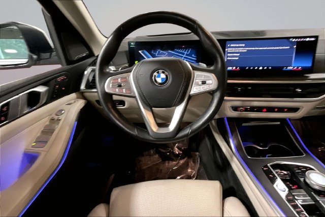 Used 2024 BMW X7 xDrive40i w/ Premium Package AWD/4WD image 7