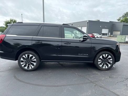 Used 2025 Ford Expedition Platinum w/ Driver's Package AWD/4WD image 8