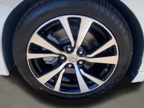 Used 2017 Nissan Maxima Platinum image 35