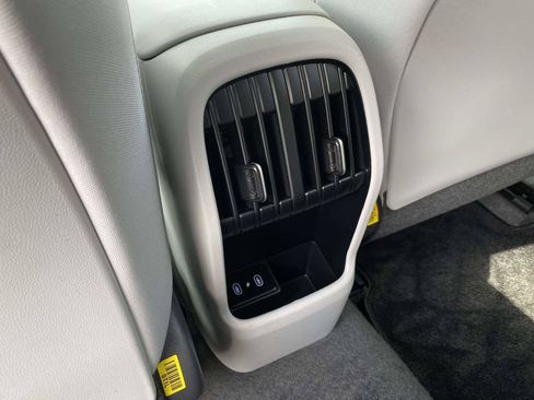 Certified 2025 Hyundai Kona SEL FWD image 11
