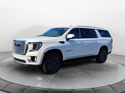 Used 2021 GMC Yukon XL Denali AWD/4WD image 3