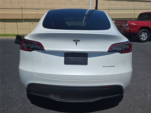 Used 2023 Tesla Model Y Long Range AWD/4WD image 4