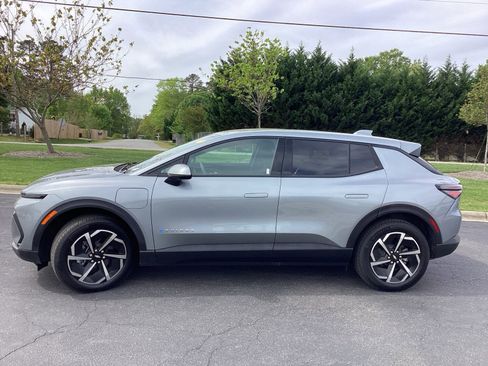 Used 2025 Chevrolet Equinox EV LT image 6