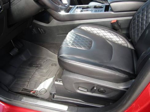 Used 2024 Ford Edge Titanium AWD/4WD image 18
