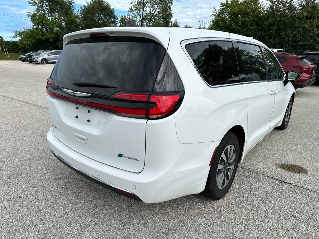 Used 2024 Chrysler Pacifica Limited FWD image 7