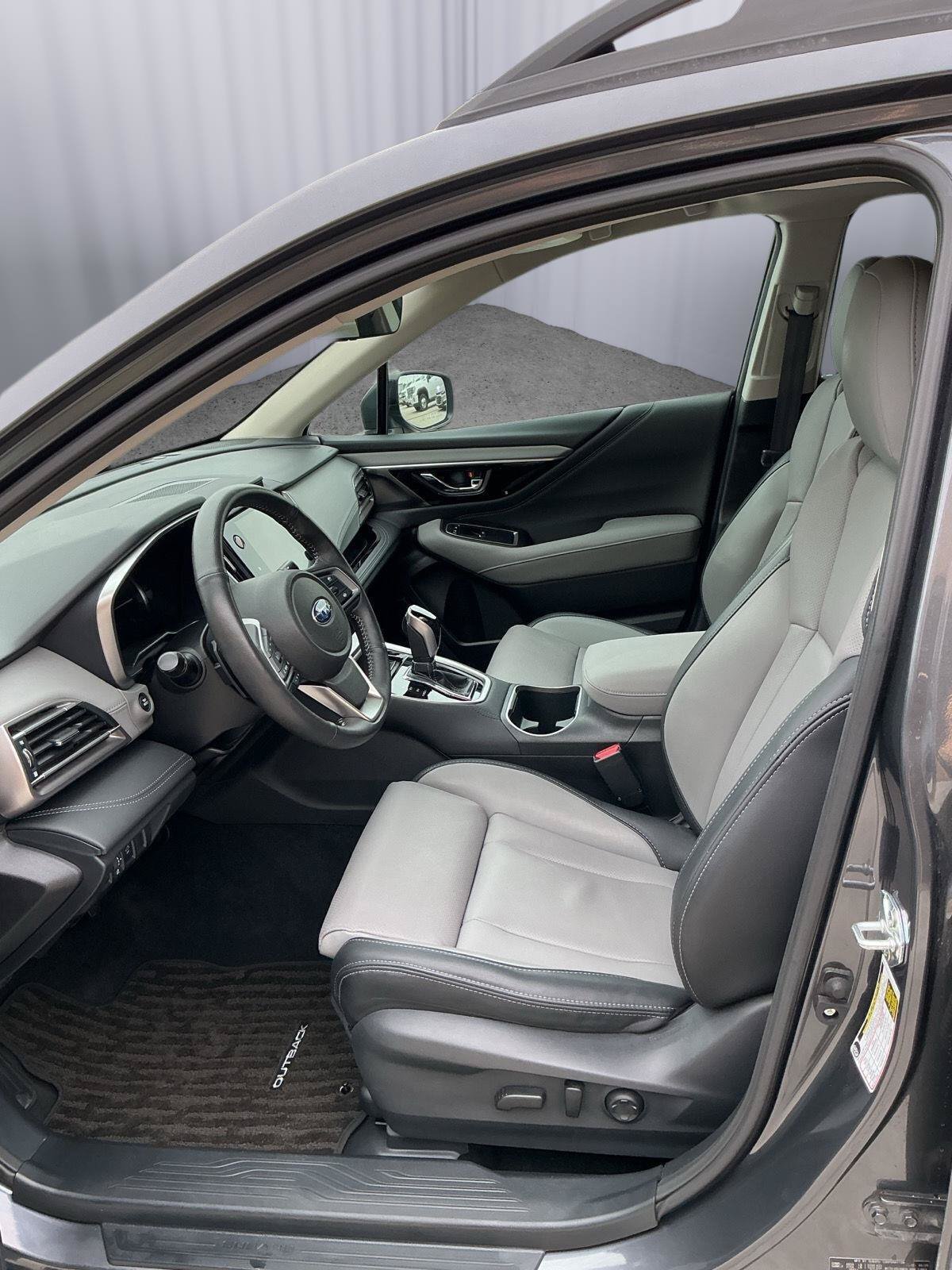 Used 2025 Subaru Outback Limited AWD/4WD image 16