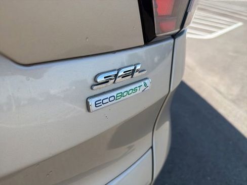 Used 2018 Ford Escape SEL FWD image 9