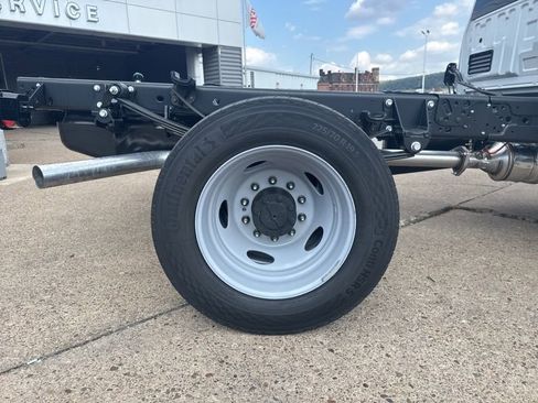 New 2026 Ford F450 XL w/ XL Chrome Package image 7