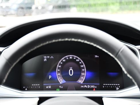 New 2025 Volkswagen Taos SE image 24