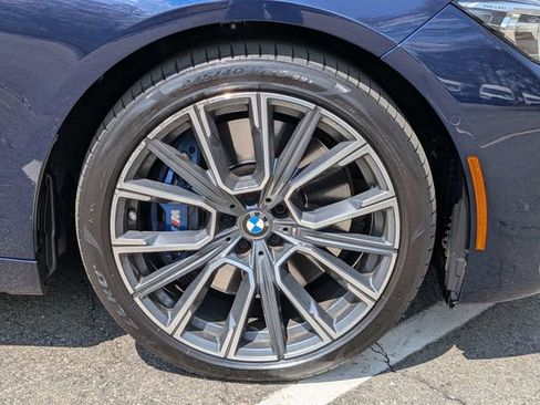 Used 2022 BMW 750i xDrive image 10