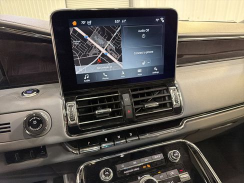 Used 2019 Lincoln Navigator Reserve image 19