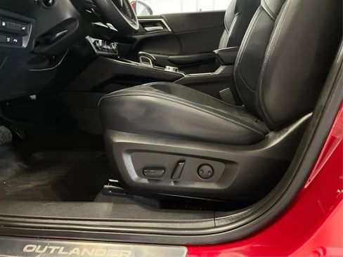Used 2023 Mitsubishi Outlander SE image 23