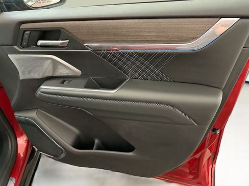 Used 2025 GMC Acadia Denali w/ Super Cruise Package image 36