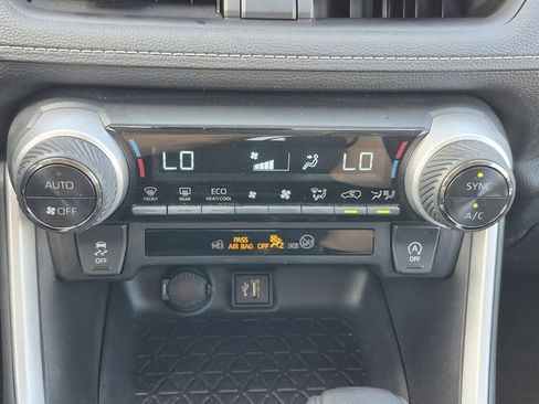 Used 2024 Toyota RAV4 XLE image 31