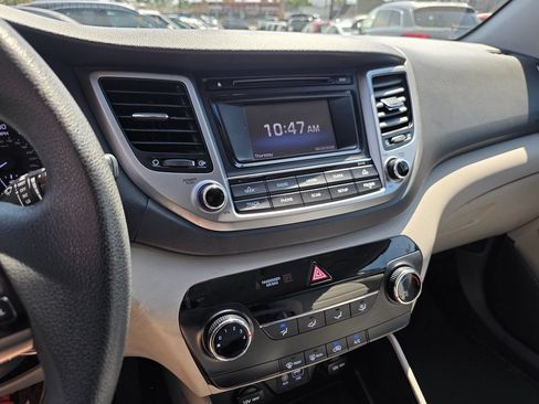 Used 2017 Hyundai Tucson SE w/ SE Popular Package 02 FWD image 32