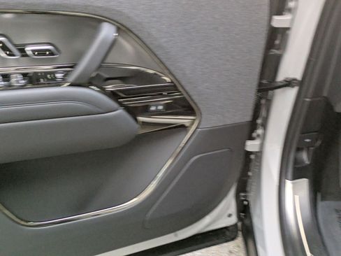 Used 2025 Land Rover Range Rover Sport SE image 15