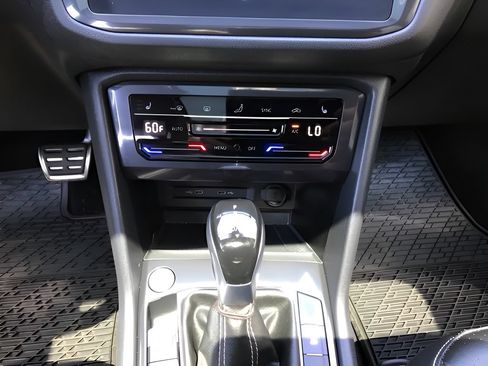 Used 2024 Volkswagen Tiguan SE R-Line AWD/4WD image 16