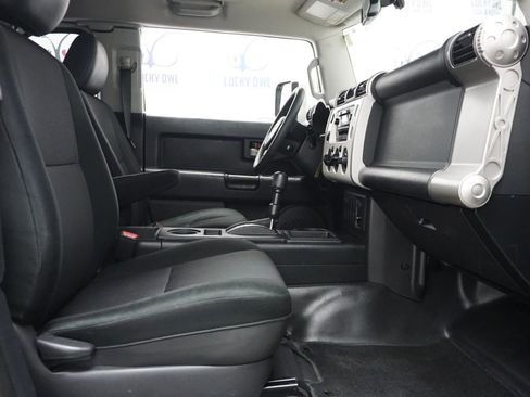 Used 2010 Toyota FJ Cruiser image 16