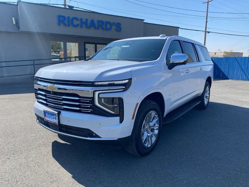 New 2026 Chevrolet Suburban Premier image 8