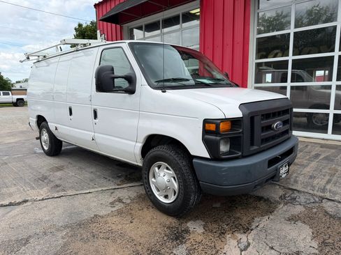Used 2014 Ford E-150 and Econoline 150 RWD image 2