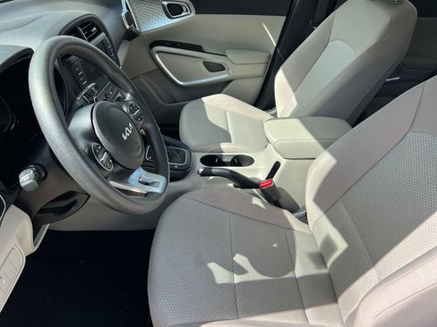 Used 2025 Kia Soul LX FWD image 17