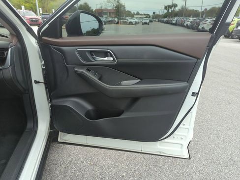 Used 2022 Nissan Rogue Platinum w/ Head-Up Display Package FWD image 34