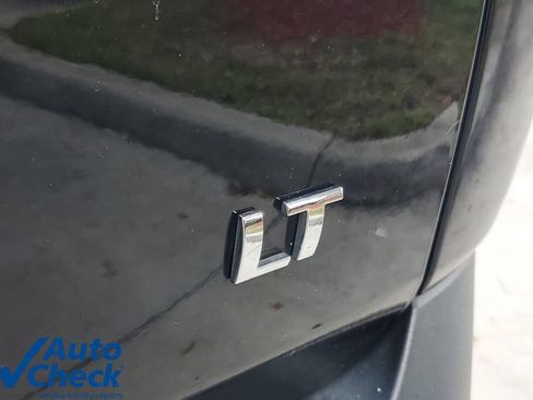 Used 2023 Chevrolet Traverse LT w/ Rear Camera Mirror Package FWD image 9