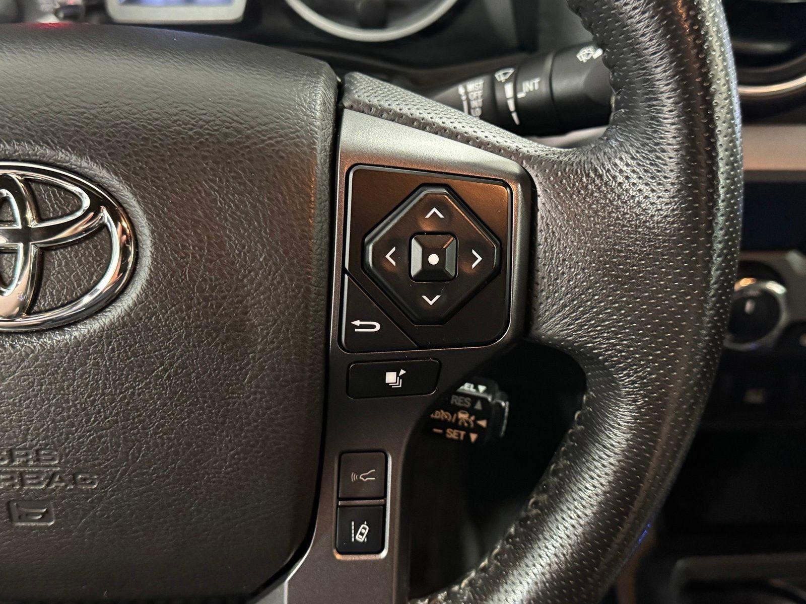 Used 2022 Toyota Tacoma TRD Sport AWD/4WD image 22