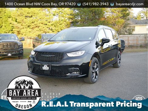 New 2026 Chrysler Pacifica Select w/ S Appearance Package image 1