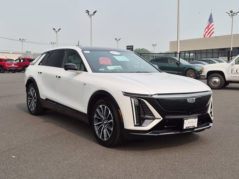 Certified 2024 Cadillac Lyriq Sport AWD/4WD image 2