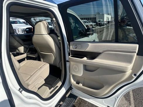 Used 2020 Lincoln Navigator Reserve w/ Luxury Package image 17